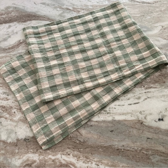 Magnolia Green Gingham Linen Table Runner - Picture 16 of 17
